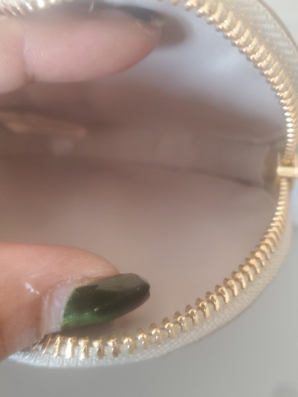 Brahmin Leather Circle Clip On Coin Purse. - Picture 6 of 7